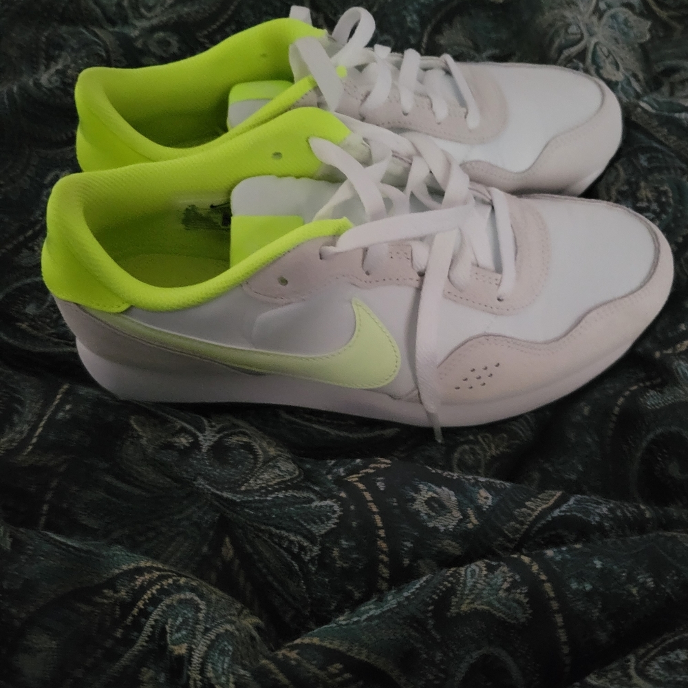 Nike shoes - Picture 5 of 6